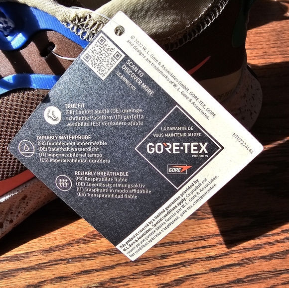 SOLD - Nike Gore-Tex Running Shoes - Picture 5 of 7